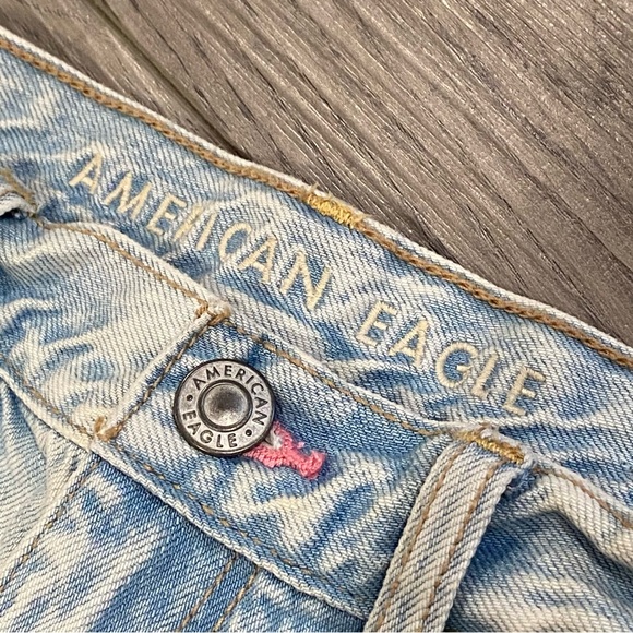 American Eagle Mom Jean Shorts Women's 2 Light Wash Hi Rise Rainbow Embroidery - Picture 8 of 15